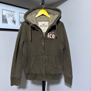 Hollister insulated olive green Sherpa lined hoodie size small